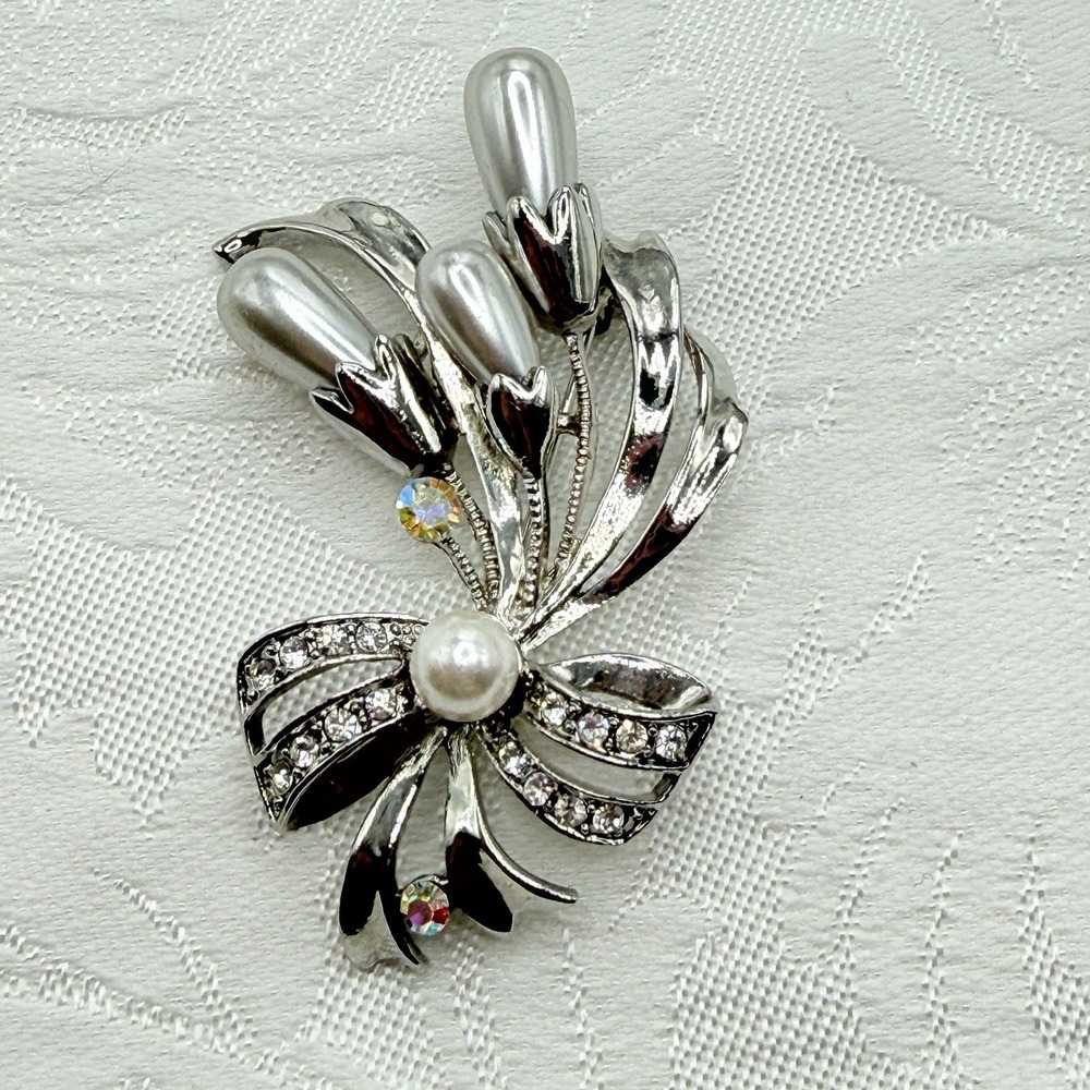 Vintage Silver Tone Faux Pearl and Rhinestone Calla Lily Floral Brooch Pin